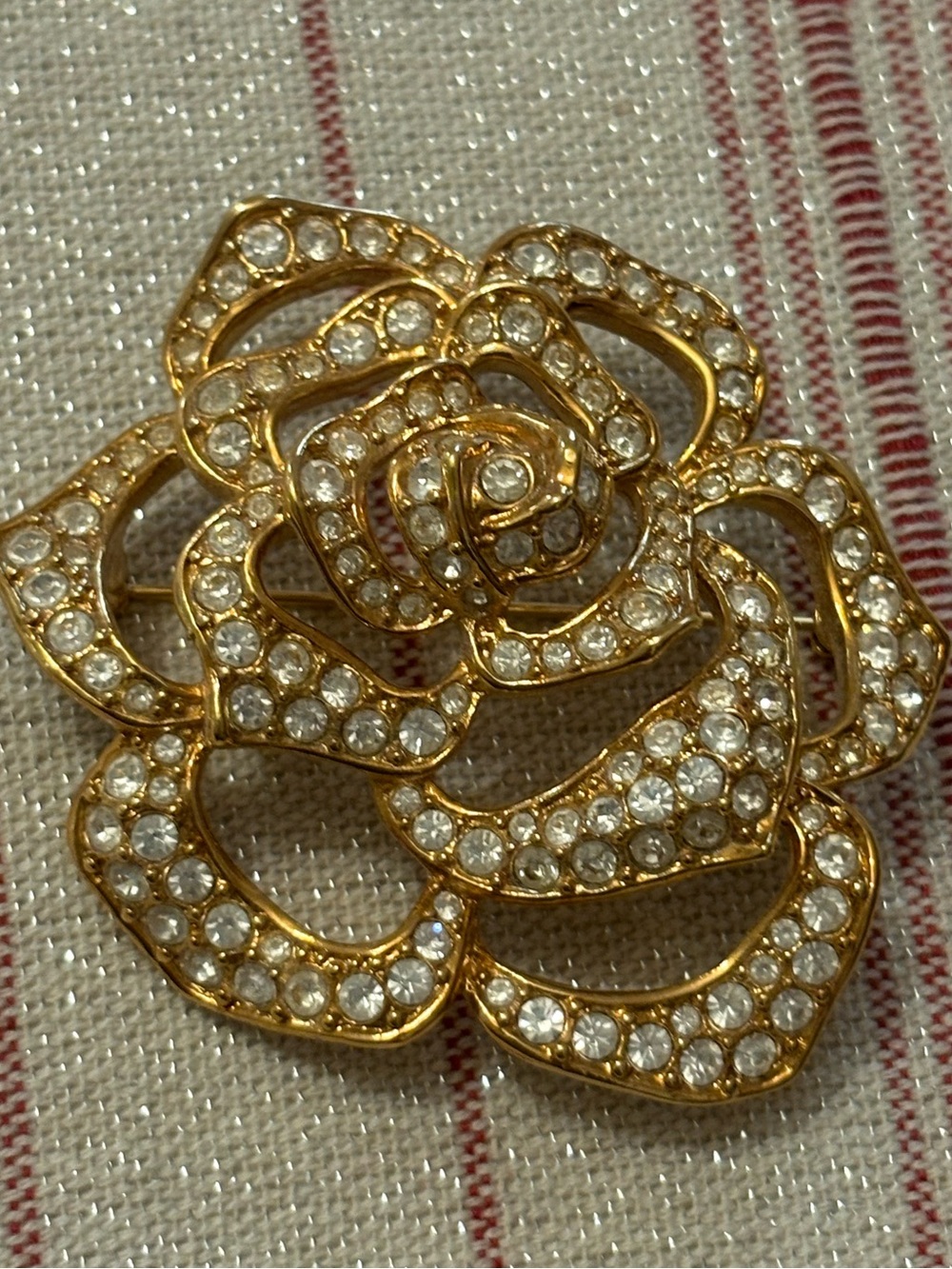 Elizabeth Taylor for Avon Brooch
